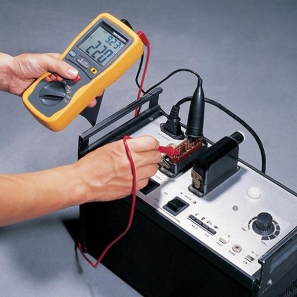 CEM DT-5500 Цифровой мегаомметр